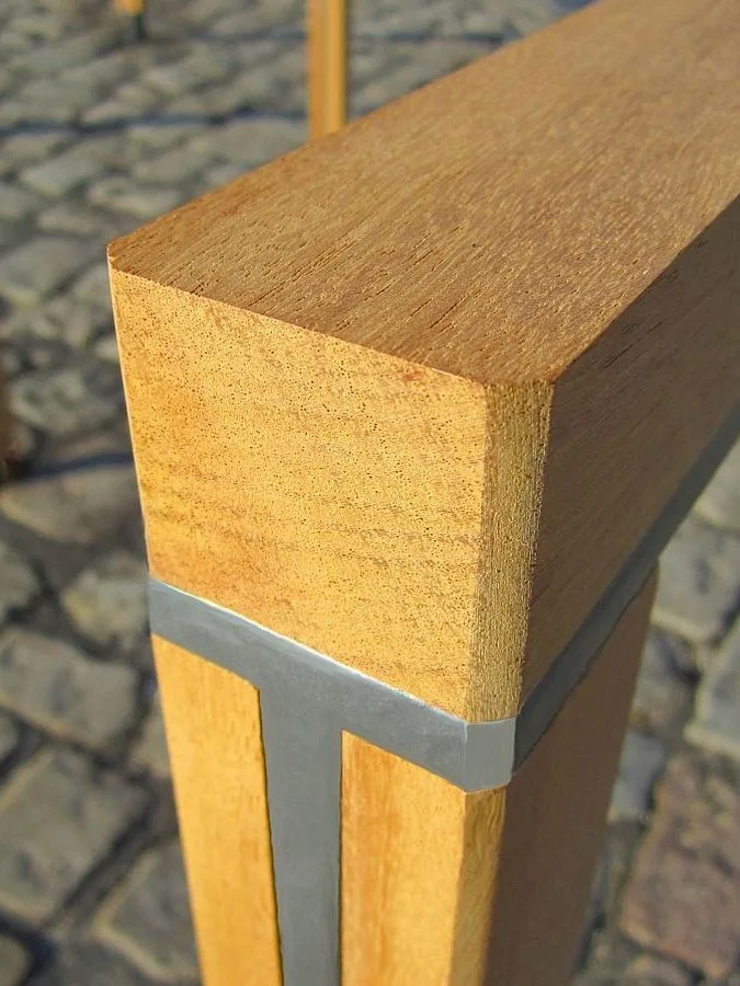 Ceres Stahl-Holz-Anlehnparker Vollholz und Stahlkonstruktion