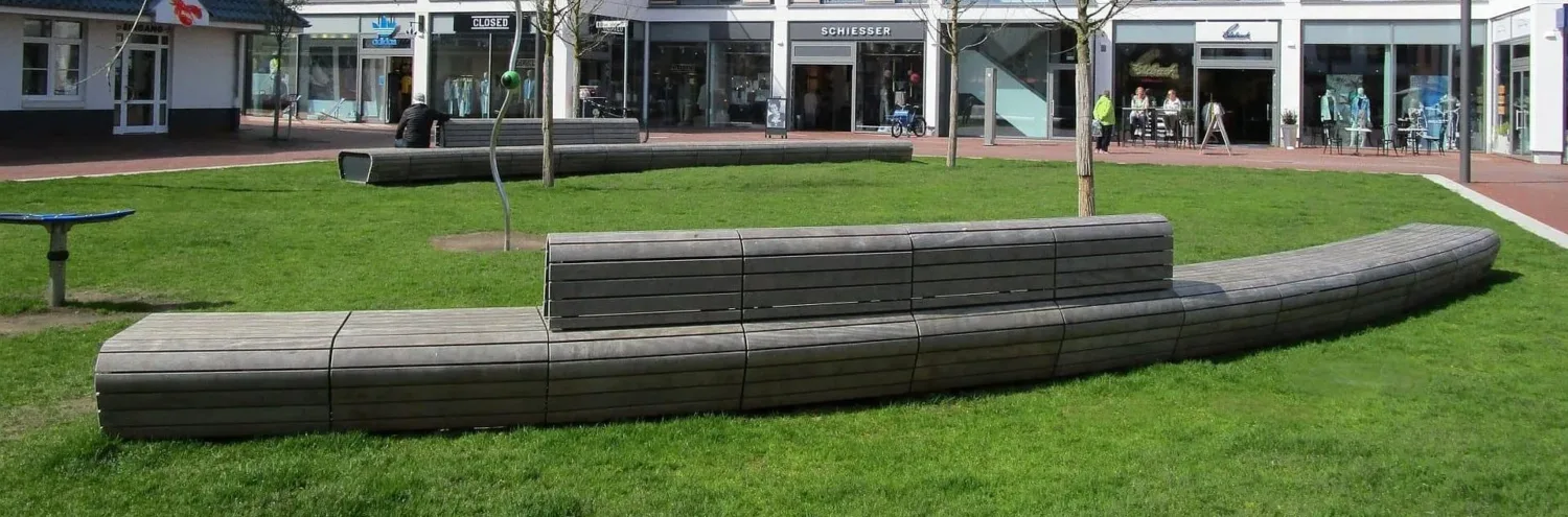 Bogenbank Intension mit geschwungener Sitzfläche und Rückenlehne
