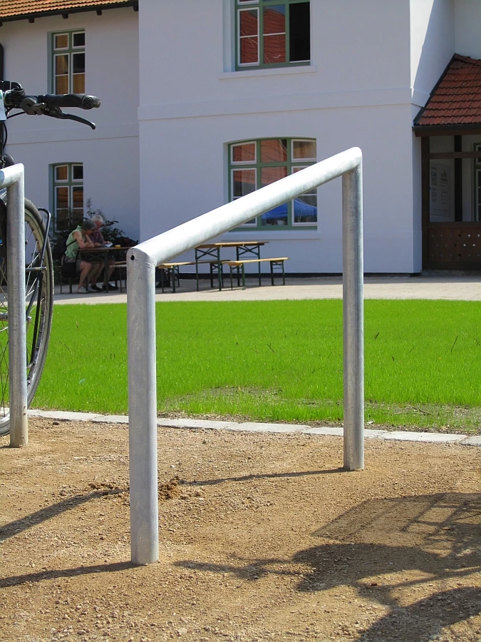 Hoss RadParker Rundrohr abfallend