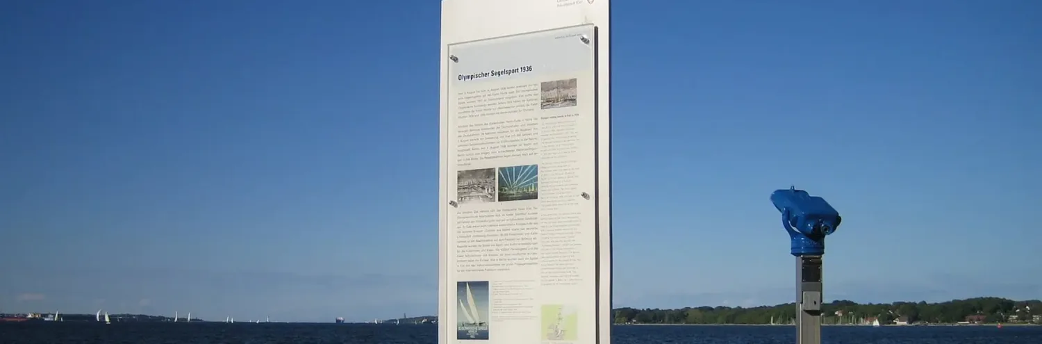 Infostele mit bedruckbarer Acrylglas-Fläche