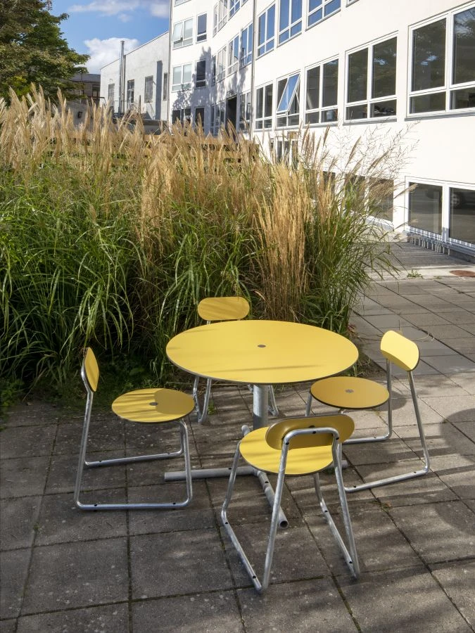 Plateau RundTisch aus Stahl und HPL