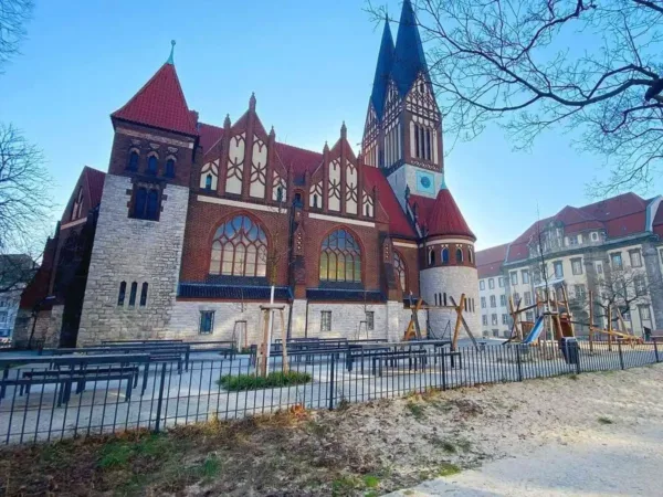 St.-Antonius- und St.-Shenouda-Kirche (ehemalige Glaubenskirche) am neu gestalteten Roedeliusplatz